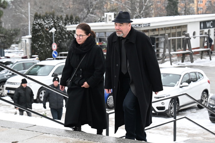 Rodina a přátelé se přišli naposledy rozloučit s Pavlem Nečasem. 