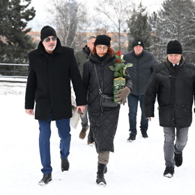 Rodina a přátelé se přišli naposledy rozloučit s Pavlem Nečasem. Mezi prvními smutečními hosty byl herec David Suchařípa.