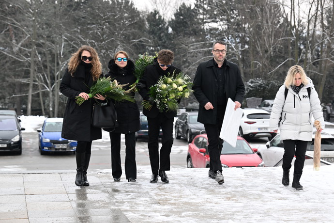 Rodina a přátelé se přišli naposledy rozloučit s Pavlem Nečasem. 