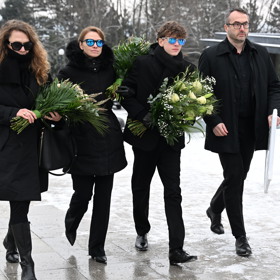 Hercova bývalá partnerka Zuzana Vejvodová se přišla spolu se synem a přáteli naposledy rozloučit s Pavlem Nečasem. 