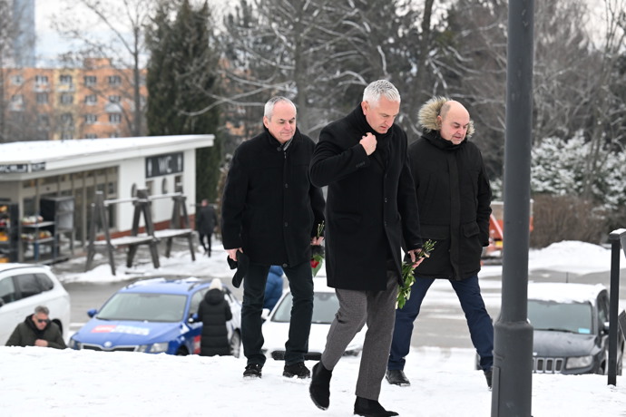 Rodina a přátelé se přišli naposledy rozloučit s Pavlem Nečasem. 