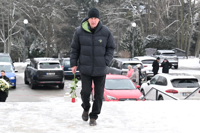 Rodina a přátelé se přišli naposledy rozloučit s Pavlem Nečasem. 