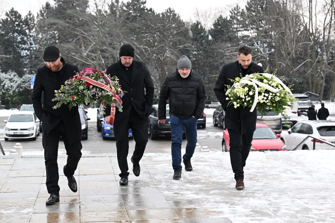 Rodina a přátelé se přišli naposledy rozloučit s Pavlem Nečasem.  Mezi smutečními hosty nechybí Jakub Voráček.