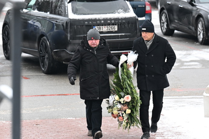 Rodina a přátelé se přišli naposledy rozloučit s Pavlem Nečasem. 