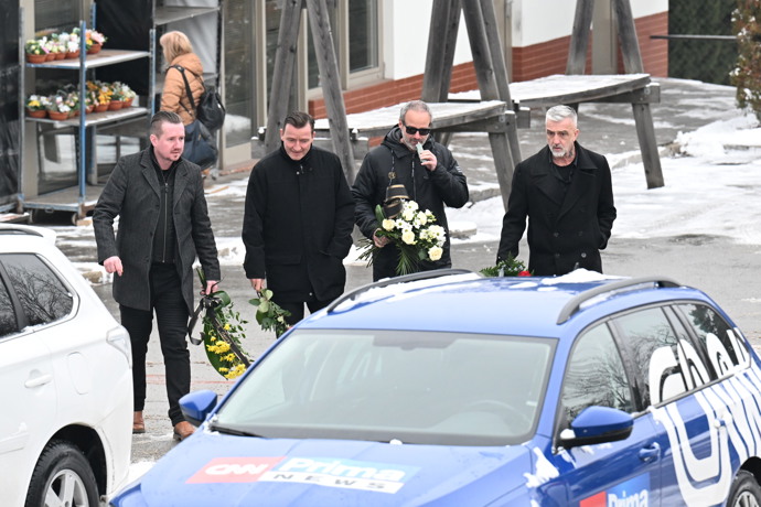 Vladimír Šmicer s Matoušem Rajmontem přišli dát Nečasovi poslední sbohem.