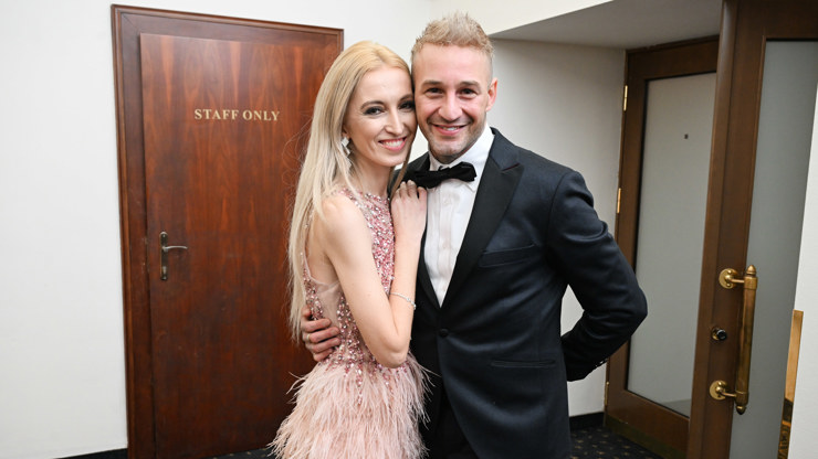 Lucie se Sámerem dorazili na ples.