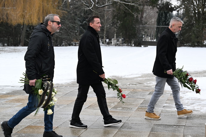 Rodina a přátelé se v Brně loučí s hercem Pavlem Nečasem. Vladimír Šmicer dorazil spolu s Matoušem Rajmontem.
