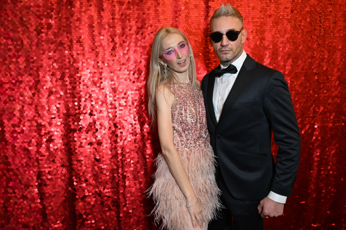 Zpěvák Sámer Issa s partnerkou Lucií Junkovou.