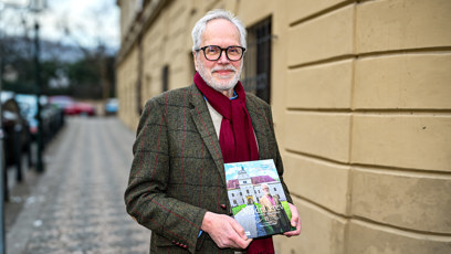 FOTO: František Kinský s novou knihou.