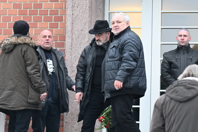 Václav Svoboda donesl kolegovi rudou růži.