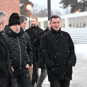 Vladimír Šmicer na posledním rozloučení s hercem Pavlem Nečasem.