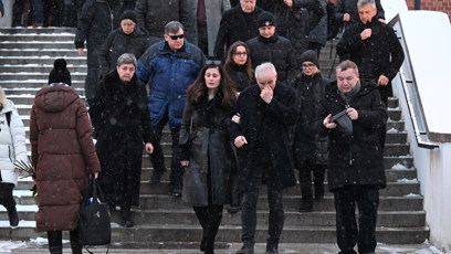 FOTO: Lukáš Vaculík měl během pohřbu oporu ve své ženě Lucii.
