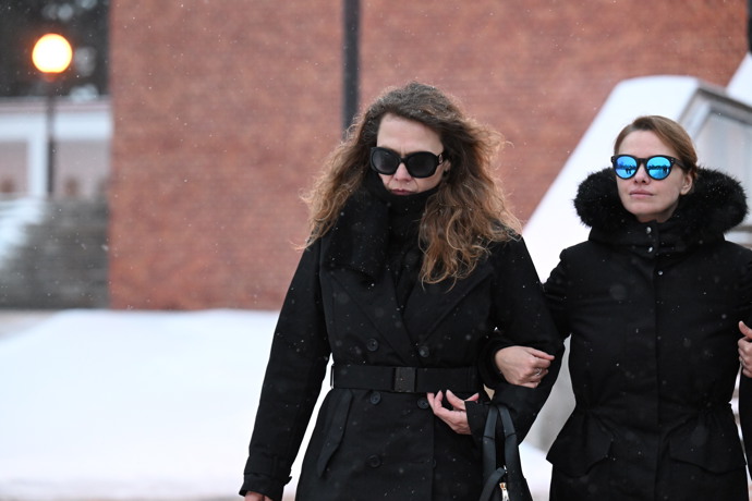 Hercova bývalá partnerka Zuzana Vejvodová skrývala svou tvář.