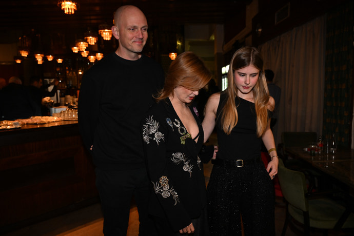 Herečka Jitka Schneiderová dorazila po boku svého partnera Lukáše Pittera a své dcery Sofie Anny Švehlíkové.