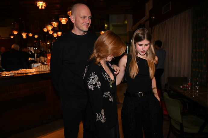 Herečka Jitka Schneiderová dorazila po boku svého partnera Lukáše Pittera a své dcery Sofie Anny Švehlíkové.