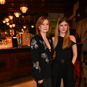 Herečka Jitka Schneiderová po boku své dcery Sofie Anny Švehlíkové.