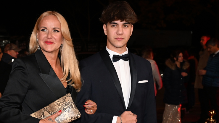 Vendula se synem Jakubem. Ten jakoby z oka vypadl slavnému tatínkovi Karlovi Svobodovi. 