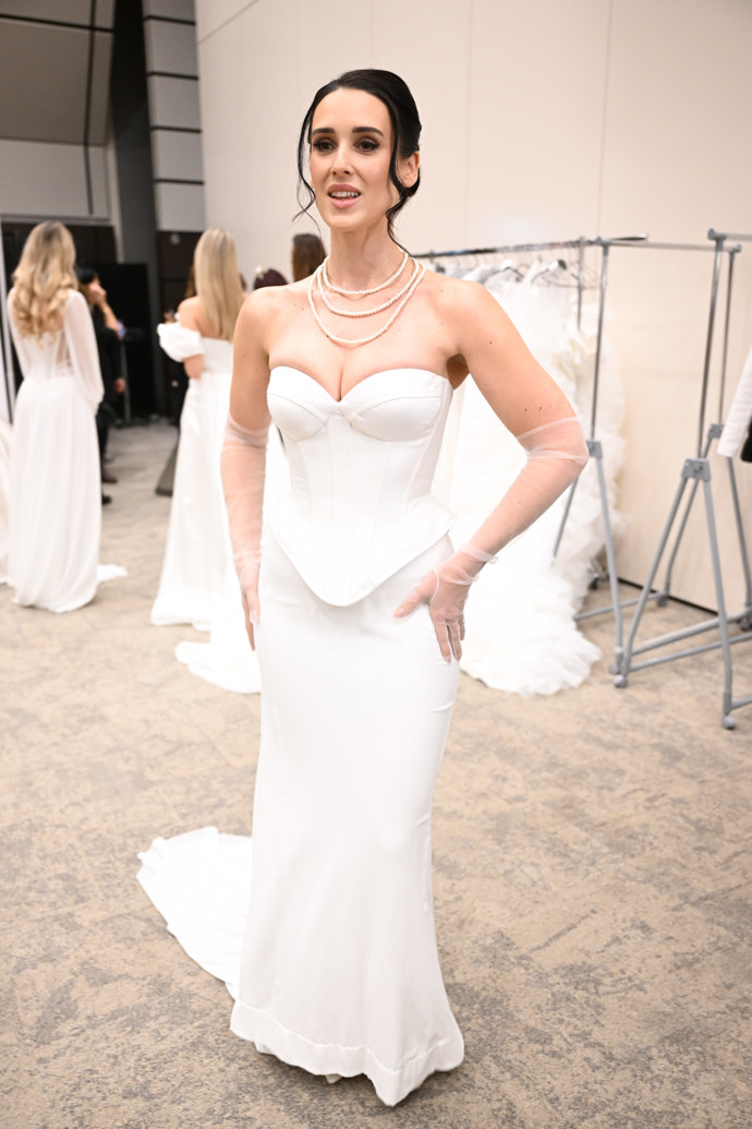 Besky v korzetu předvedla svůj štíhlý pas. 