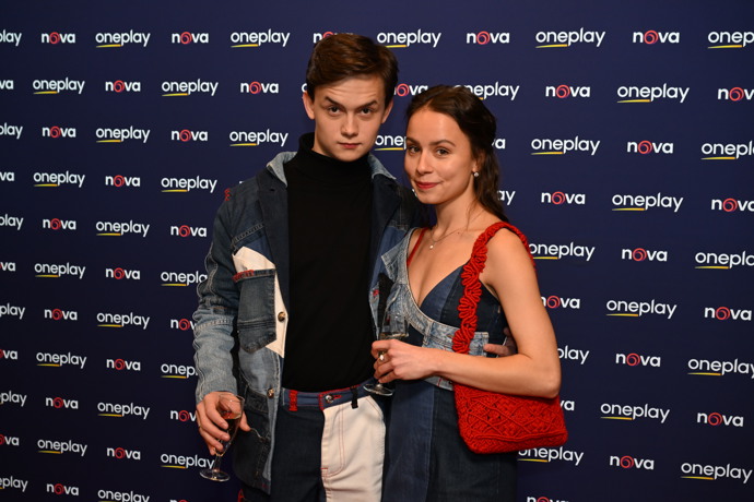 Maxmilián Kocek dorazil na premiéru série Metoda Markovič: Straka s půvabným doprovodem.