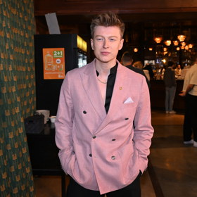 Adam Mišík na premiéře série Metoda Markovič: Straka.