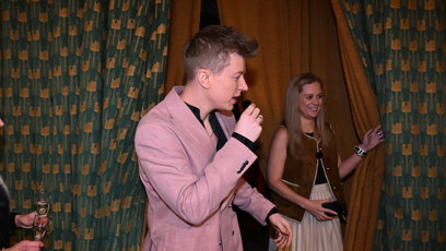 FOTO: Adam se na premiéře dobře bavil.