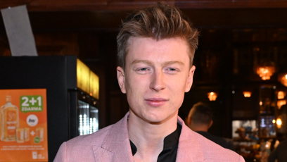 FOTO: Adam vytáhl lososové sako.