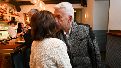 FOTO: Marie Rottrová při vítání s Jaroslavem Svěceným.