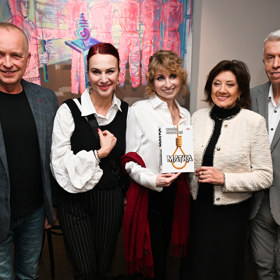 Česká spisovatelka Markéta Harasimová pokřtila svou novou knihu s názvem Matka, společně s Karlem Voříškem, Marií Rottrovou, Jaroslavem Svěceným a Janou Vaculíkovou.