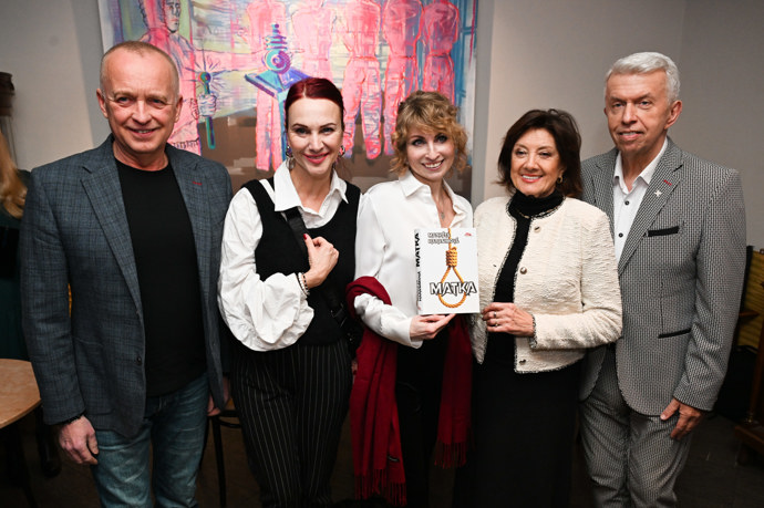 Česká spisovatelka Markéta Harasimová pokřtila svou novou knihu s názvem Matka, společně s Karlem Voříškem, Marií Rottrovou, Jaroslavem Svěceným a Janou Vaculíkovou.
