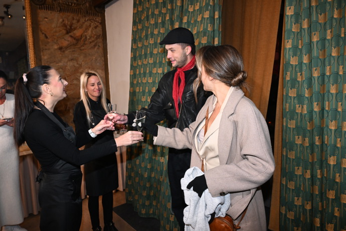 Lucie Vondráčková dorazila na premiéru s doprovodem.