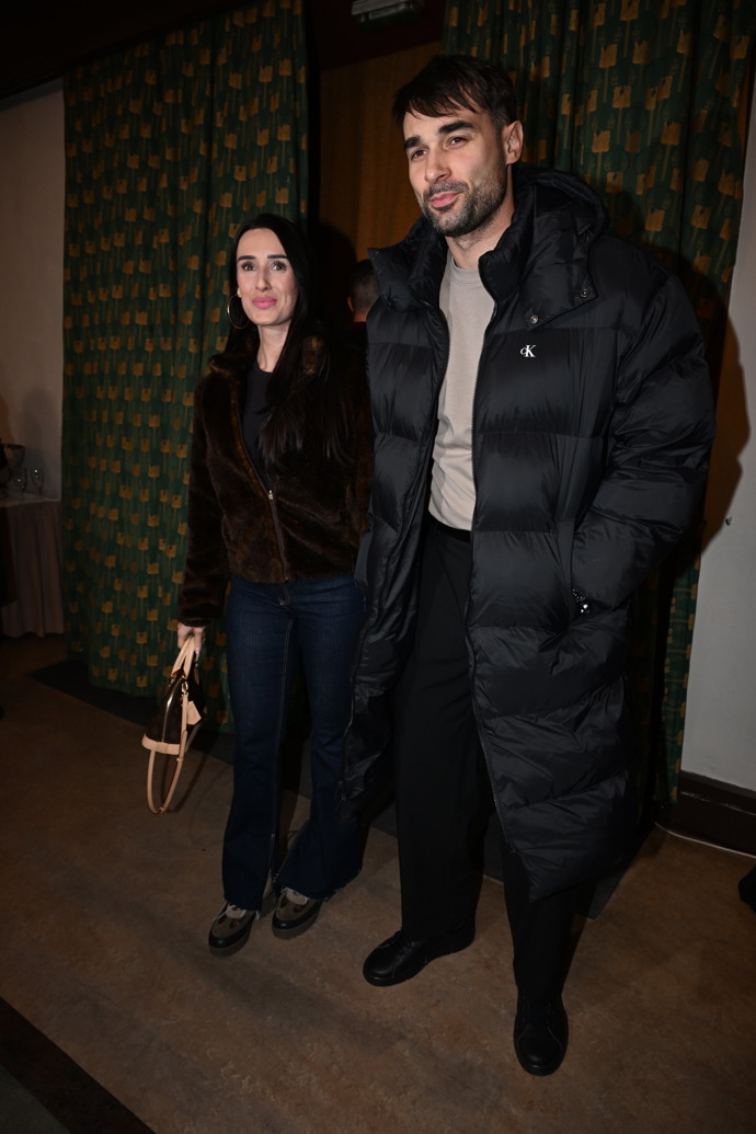 Adam Vacula s Besky na premiéře série Metoda Markovič: Straka.