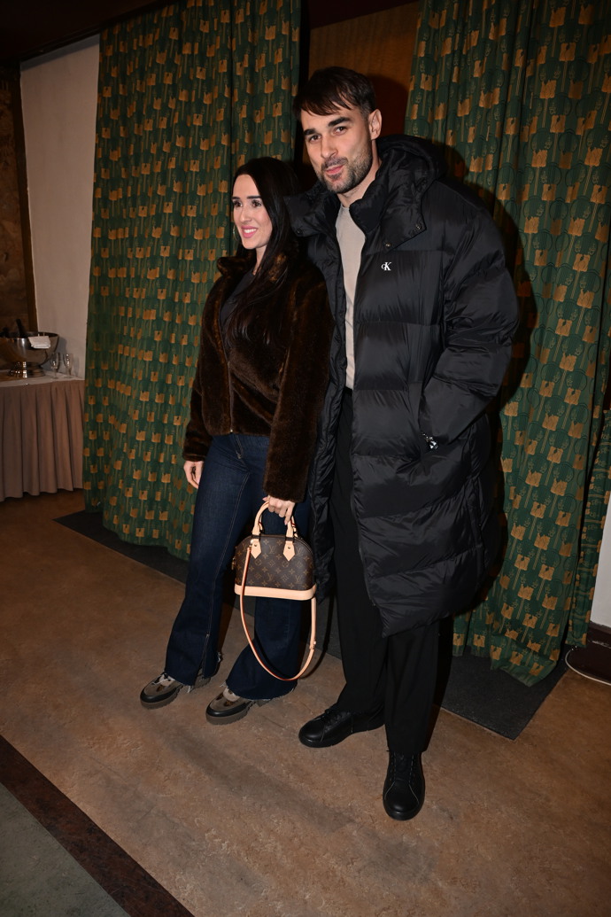 Adam Vacula s Besky na premiéře série Metoda Markovič: Straka.