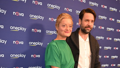 FOTO: Václav Neužil přišel na premiéru o berlích.