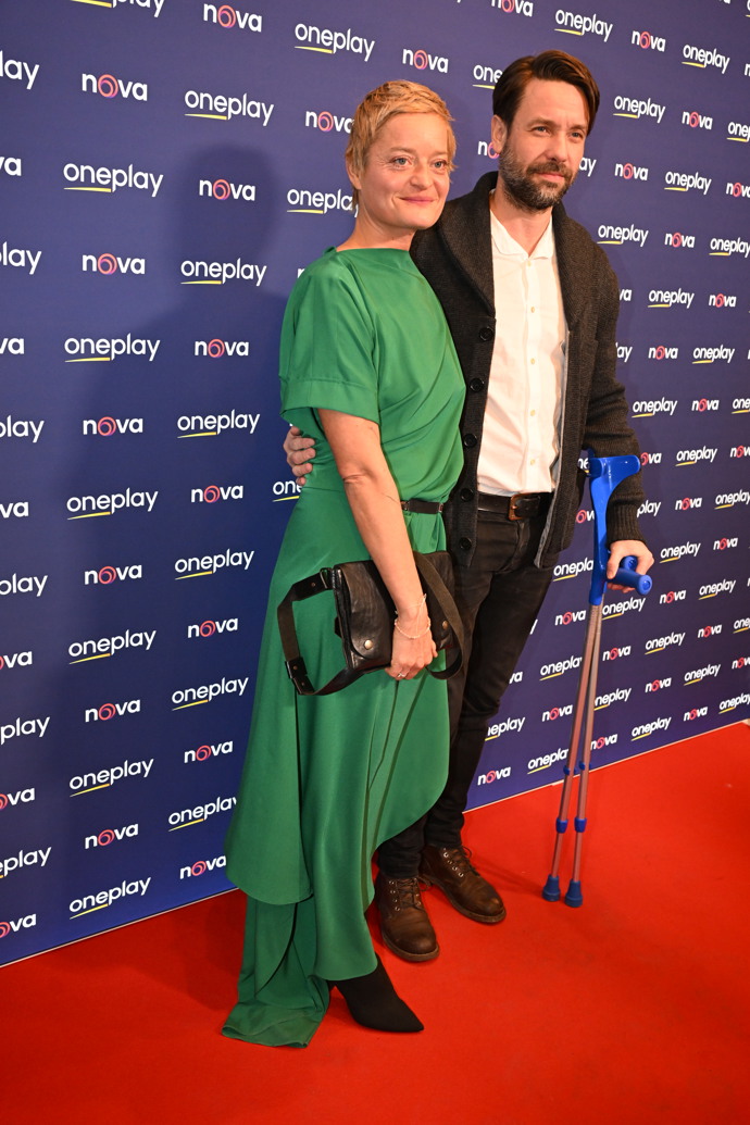 Václav Neužil přišel na premiéru o berlích.