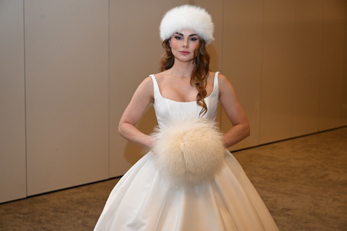 Některé z modelů vynikaly typicky zimními doplňky. 