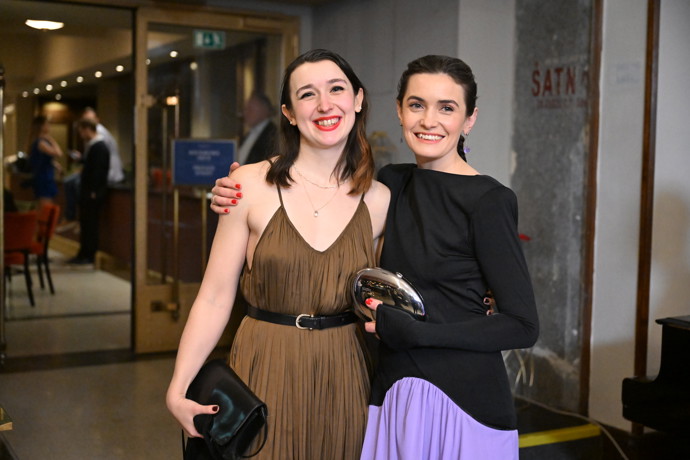 Sarah Haváčová se sestrou.