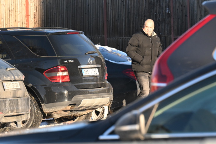 Petr Rychlý kráčí na smuteční kar Pavla Nečase.