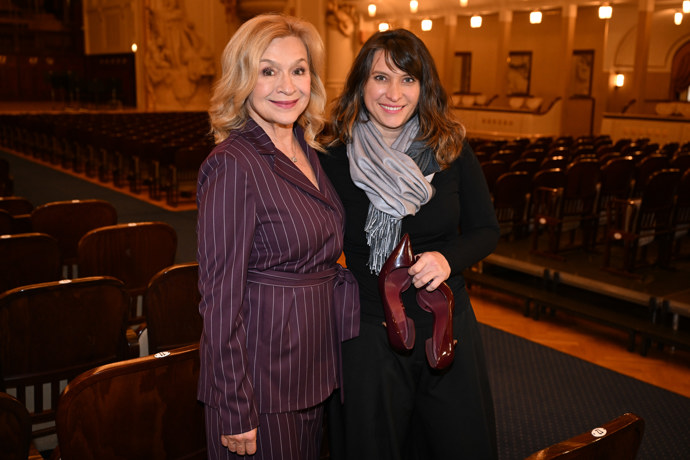 Herečka na místě zapózovala také s návrhářkou Martinou Pipkovou Loudovou. 