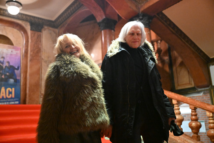 Veronika Žilková při odchodu s Ivanem Hubáčem. 