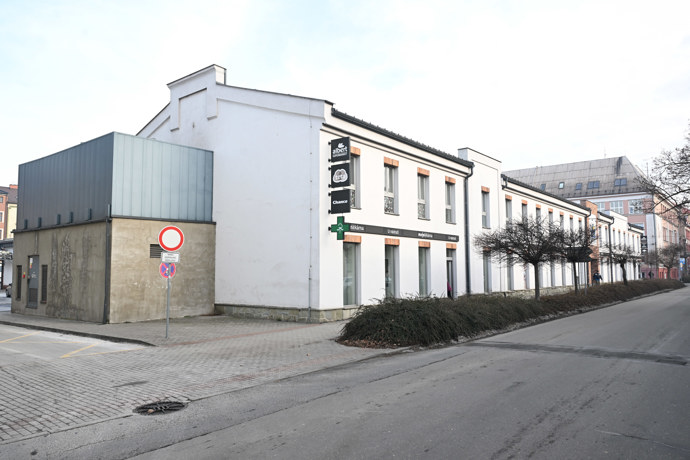 Na tomto místě pracuje Jiří Straka.