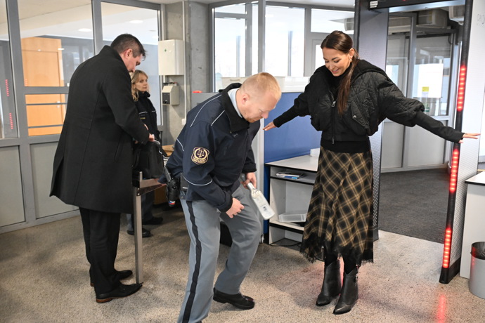 Agáta Hanychová dorazila se smíchem na tváři.