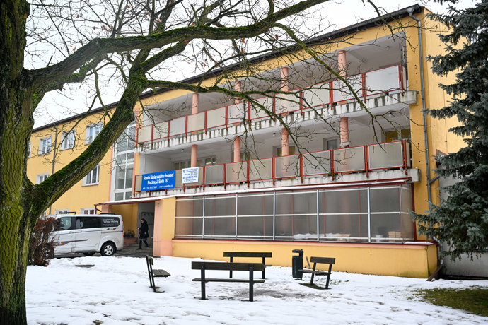 Bývalý internát ve Stochově, kde pobýval Jiří Straka.