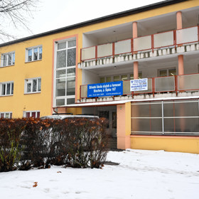 Z bývalého internátu je dnes střední škola.