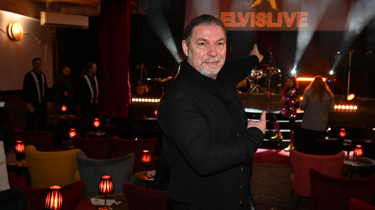 Petr Kolář ve společnosti. 