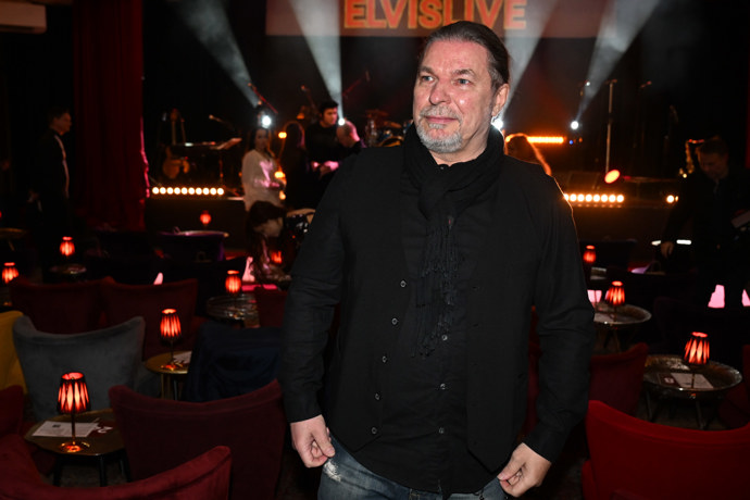 Zpěvák chystá 16. ledna vydat nový song - jak jinak než o lásce. 