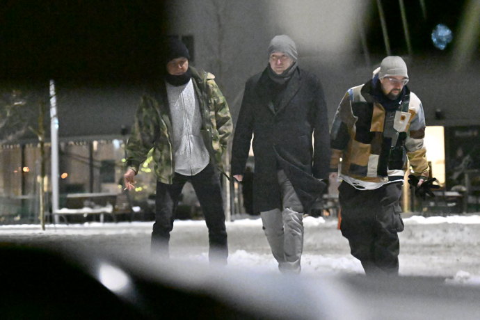 Hosté odcházeli ze smutečního karu. 