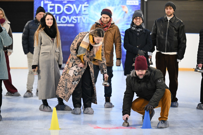 Felix Slováček mladší při curlingu.