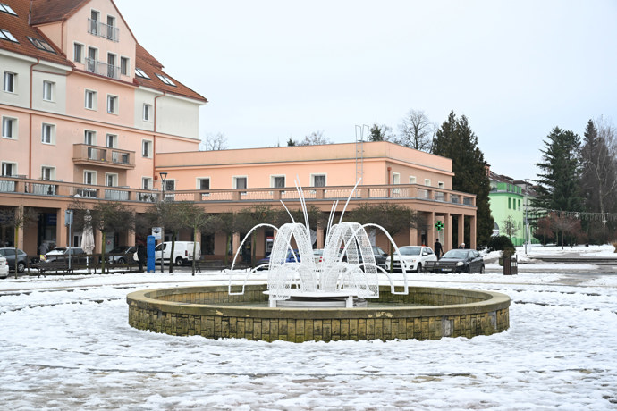 Náměstí ve Stochově, kde pobýval Jiří Straka.