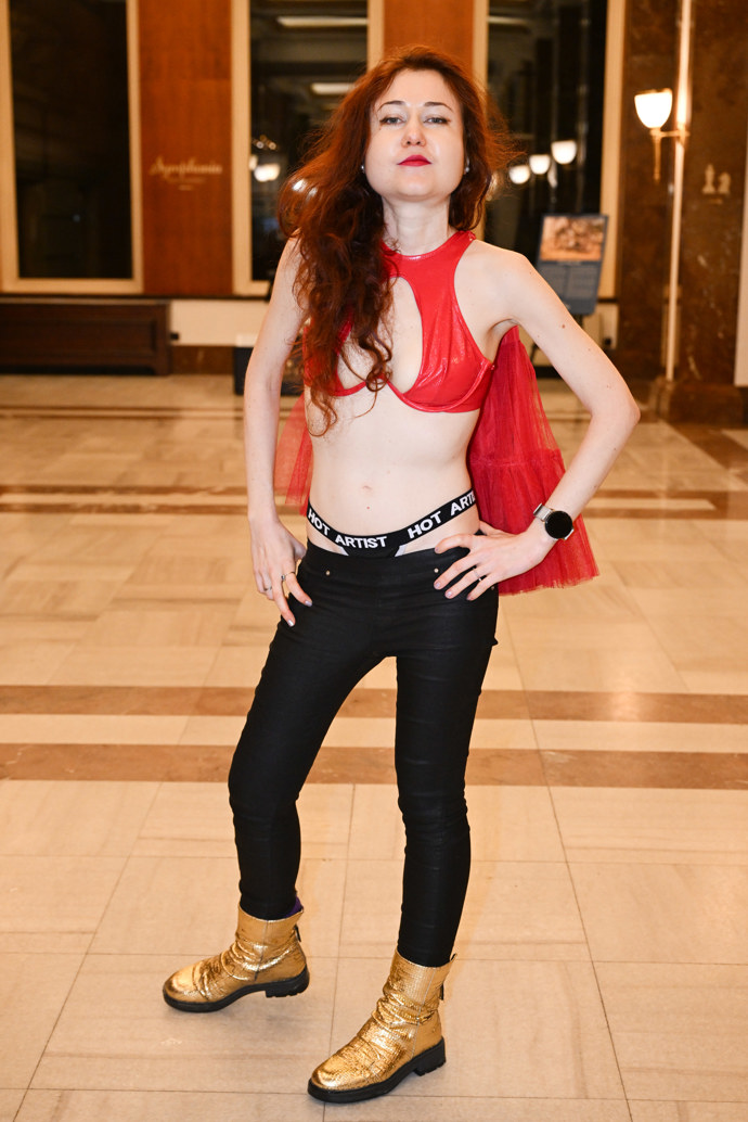 Eva opět zaujala svým outfitem.