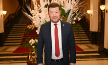 Tomio Okamura ve společnosti. 